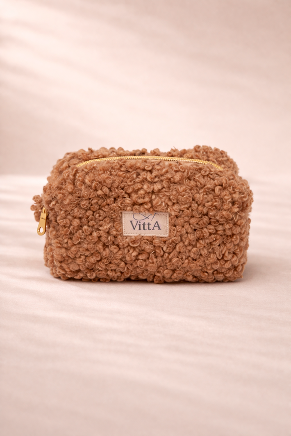 Necessaire pelo encaracolado castanha
