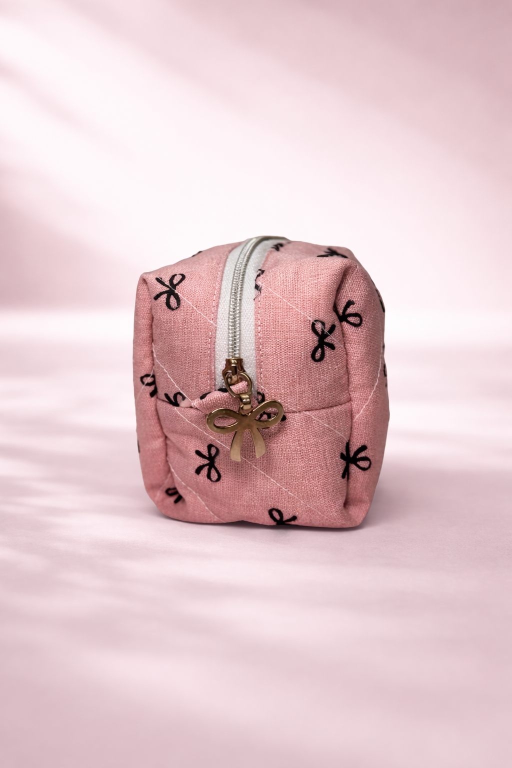 Necessaire rosa laços pretos