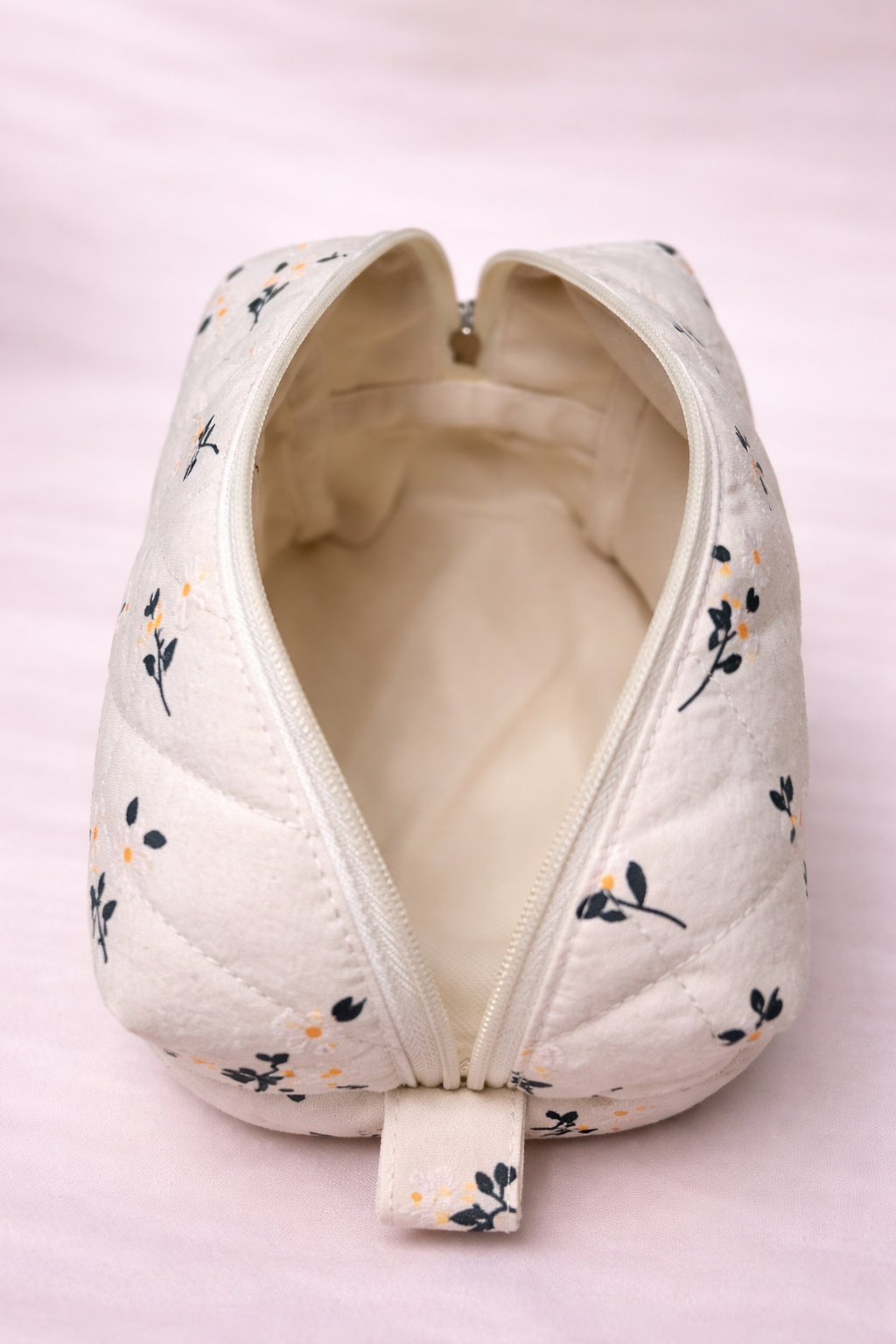 Necessaire bege com flores