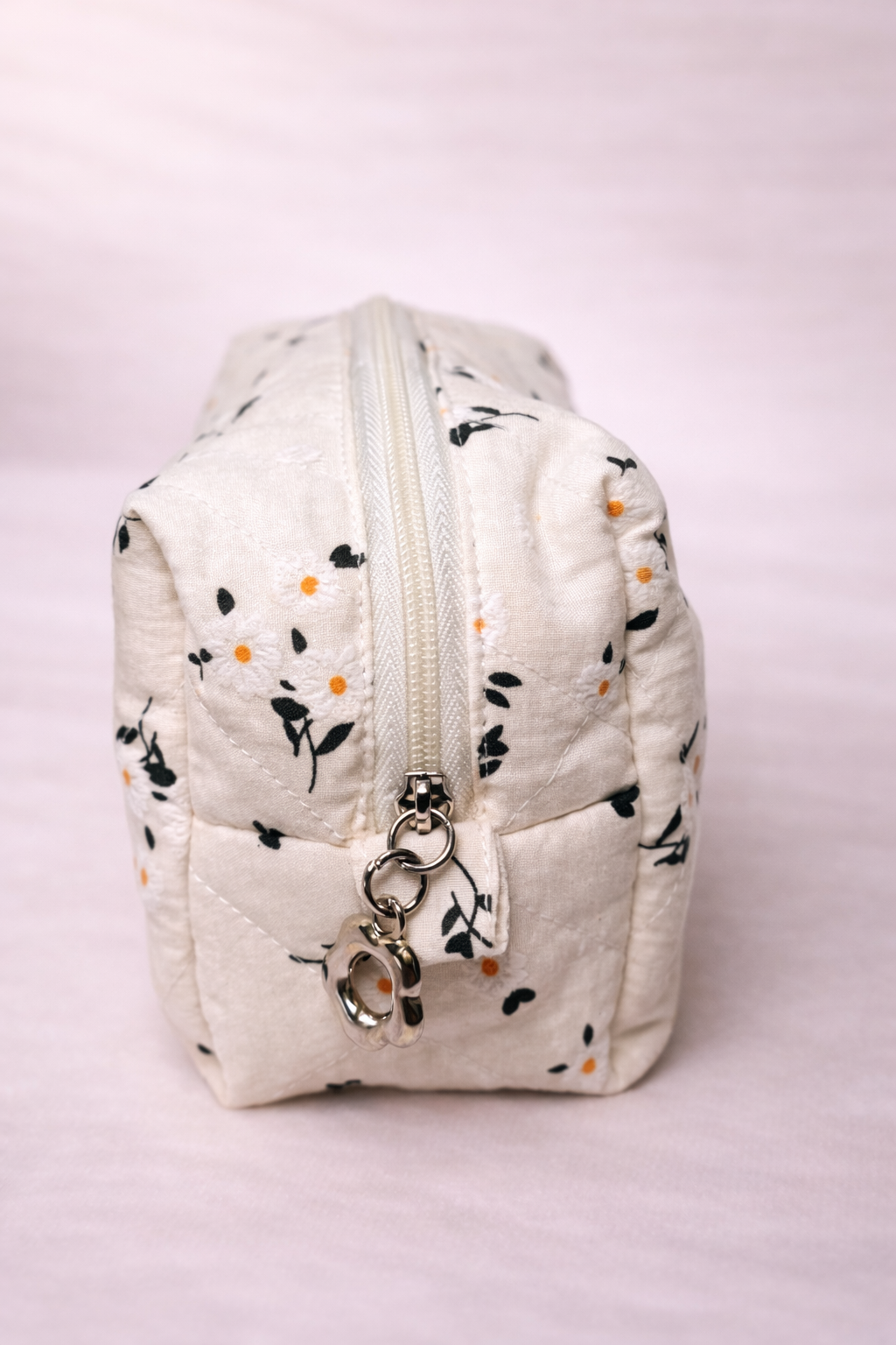 Necessaire bege com flores