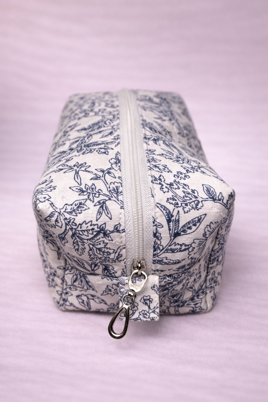 Necessaire flores azuis