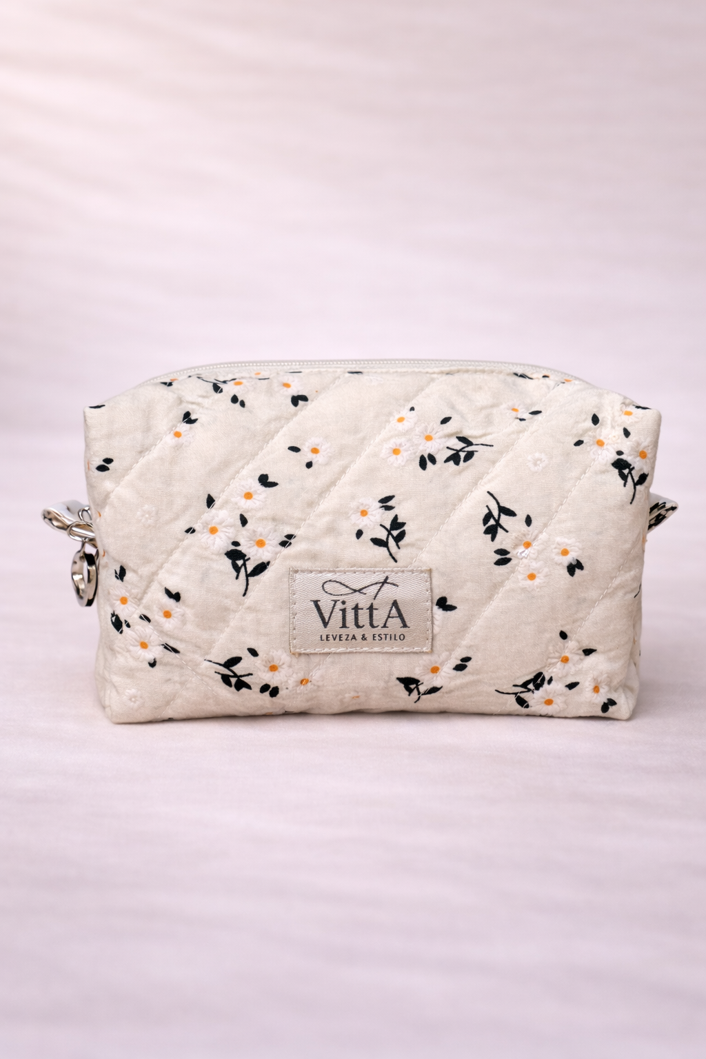 Necessaire bege com flores