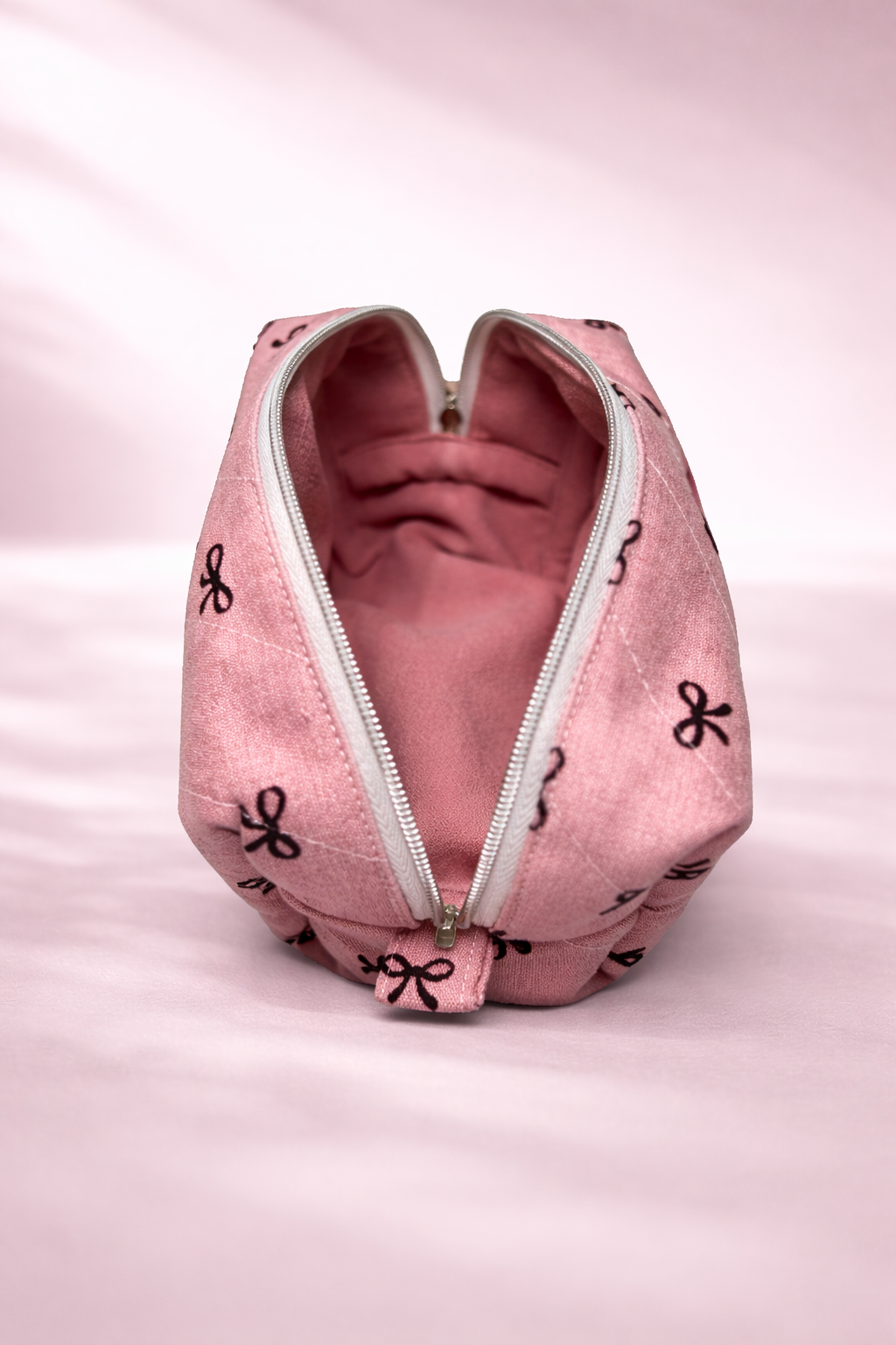 Necessaire rosa laços pretos