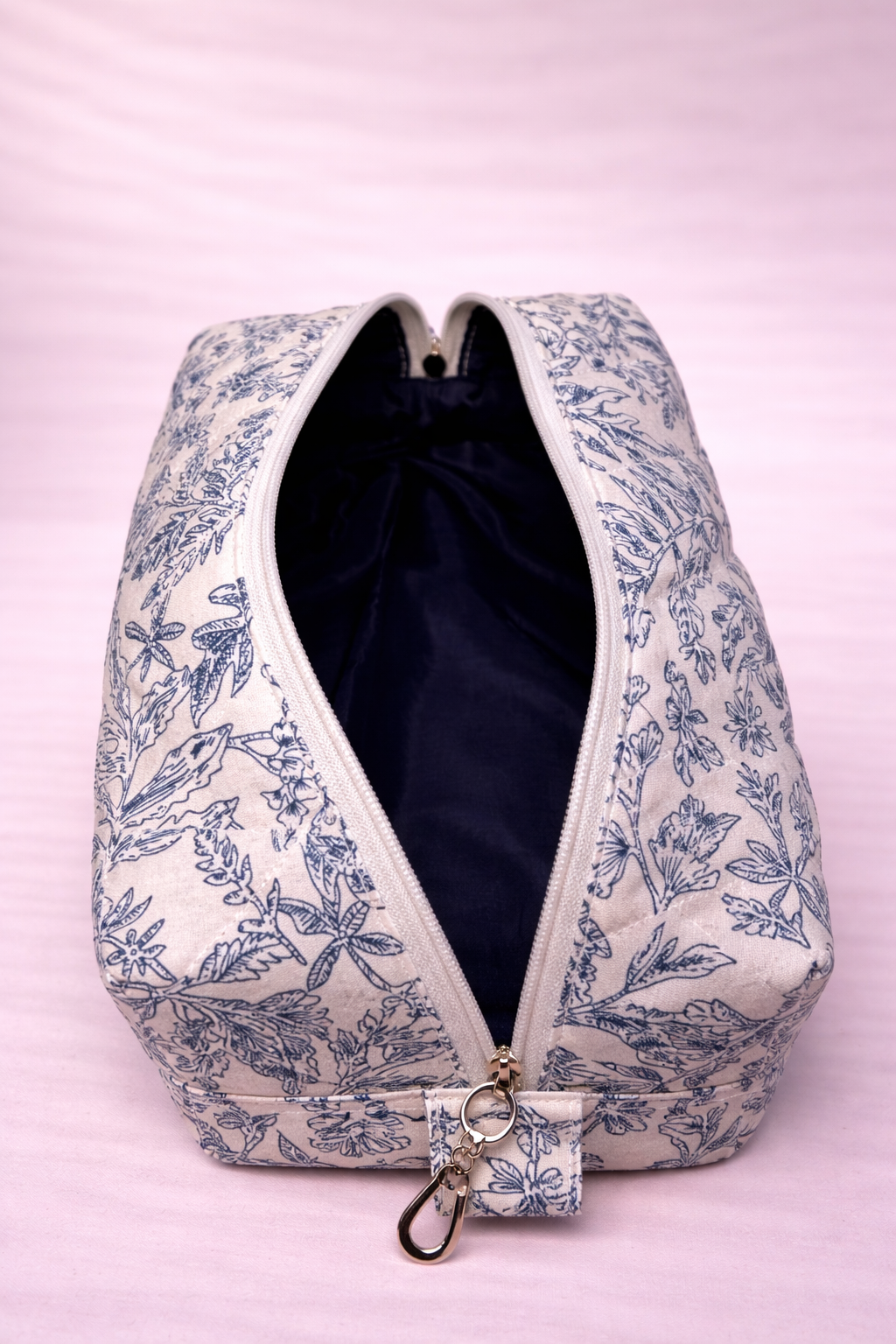 Necessaire flores azuis